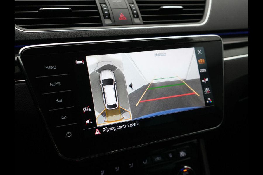 Škoda Superb Combi 1.4 TSI iV Laurin & Klemet Plug In Hybrid 218pk Dealer O.H. PHEV | Trekhaak Af Fabriek | Panodak | Adaptive Cruise | 360 Camera | Lederen Sportstoelen Ventilatie & Memory & Massage | Canton Audio | Crystal LED | Stuur Verwarmd | Sfeerverlichting |