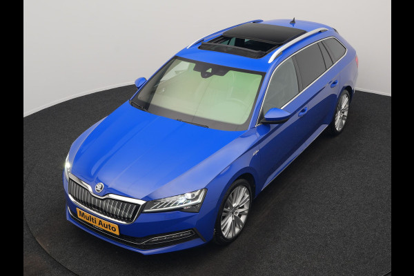 Škoda Superb Combi 1.4 TSI iV Laurin & Klemet Plug In Hybrid 218pk Dealer O.H. PHEV | Trekhaak Af Fabriek | Panodak | Adaptive Cruise | 360 Camera | Lederen Sportstoelen Ventilatie & Memory & Massage | Canton Audio | Crystal LED | Stuur Verwarmd | Sfeerverlichting |
