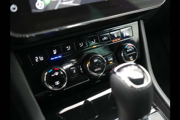 Škoda Superb Combi 1.4 TSI iV Laurin & Klemet Plug In Hybrid 218pk Dealer O.H. PHEV | Trekhaak Af Fabriek | Panodak | Adaptive Cruise | 360 Camera | Lederen Sportstoelen Ventilatie & Memory & Massage | Canton Audio | Crystal LED | Stuur Verwarmd | Sfeerverlichting |