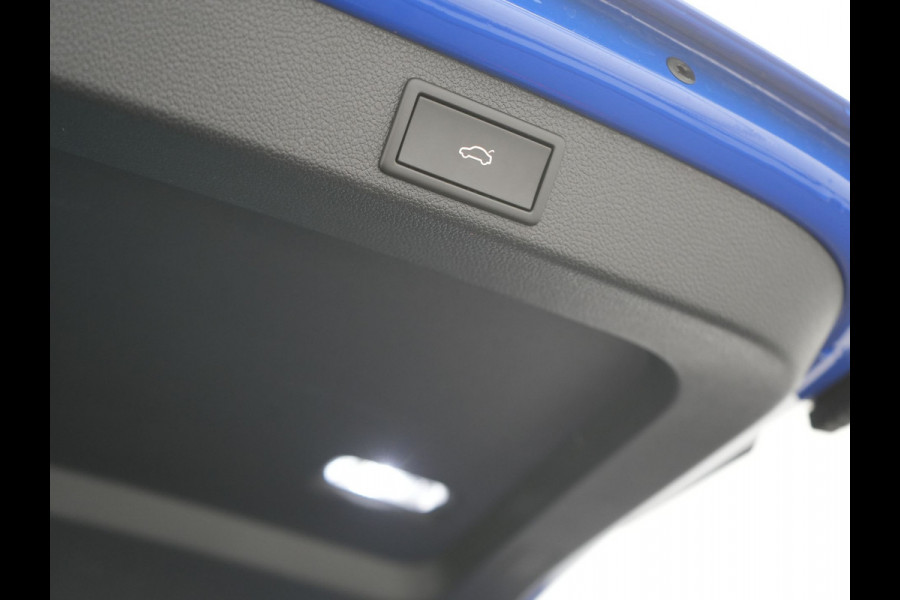 Škoda Superb Combi 1.4 TSI iV Laurin & Klemet Plug In Hybrid 218pk Dealer O.H. PHEV | Trekhaak Af Fabriek | Panodak | Adaptive Cruise | 360 Camera | Lederen Sportstoelen Ventilatie & Memory & Massage | Canton Audio | Crystal LED | Stuur Verwarmd | Sfeerverlichting |