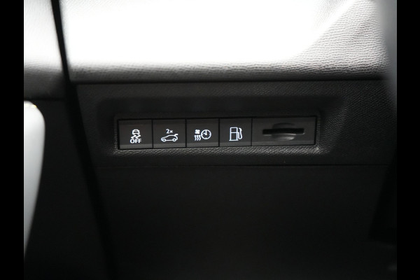 Peugeot 308 SW 1.6 Plug In Hybrid GT Pack Business 225pk Dealer O.H. PHEV | Panodak | Adaptive Cruise | 360 Camera | Lederen Sportstoelen Massage & Memory | Focal Sound | Stoelen & Stuur Verwarmd | Sfeerverlichting | Apple Carplay | Keyless | Navigatie | DAB |