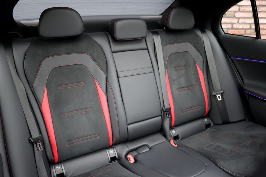 Mercedes-Benz E-Klasse AMG 53 4MATIC+ Premium | 585pk | Hyperscreen | Achterasbesturing | Distronic | Burmester | HUD | Digital Light | Stoelverwarming | Surround Camera | Keyless Go |