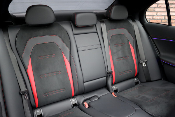 Mercedes-Benz E-Klasse AMG 53 4MATIC+ Premium | 585pk | Hyperscreen | Achterasbesturing | Distronic | Burmester | HUD | Digital Light | Stoelverwarming | Surround Camera | Keyless Go |