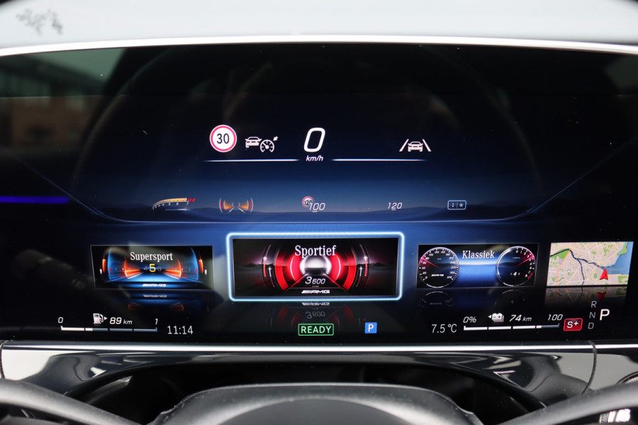 Mercedes-Benz E-Klasse AMG 53 4MATIC+ Premium | 585pk | Hyperscreen | Achterasbesturing | Distronic | Burmester | HUD | Digital Light | Stoelverwarming | Surround Camera | Keyless Go |