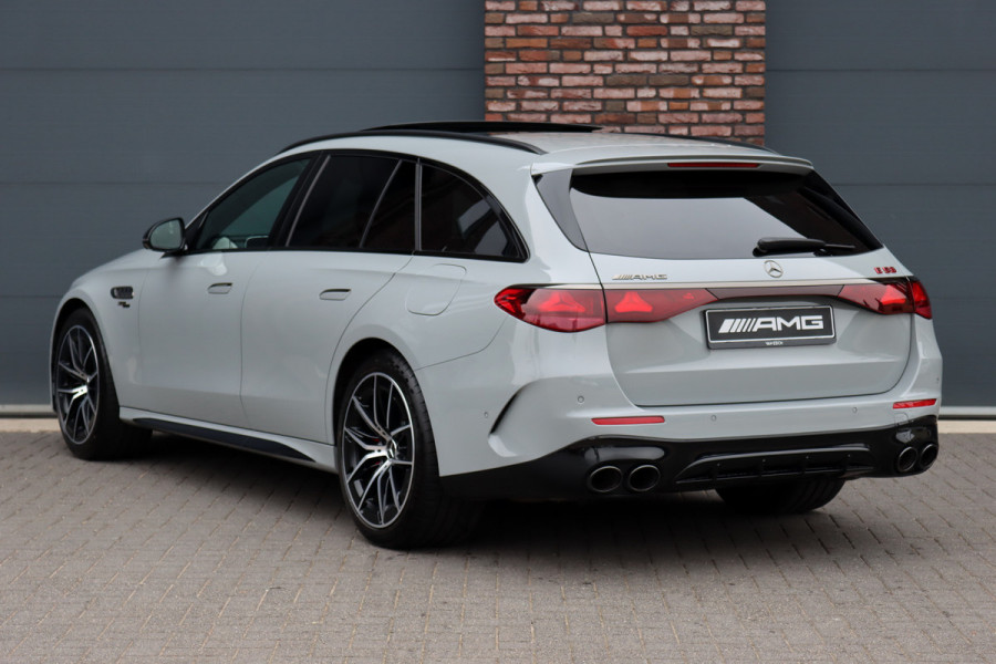 Mercedes-Benz E-Klasse Estate AMG 53 4MATIC+ Premium+ | Hyperscreen | Achterasbesturing | Distronic+ | Stoelventilatie | Trekhaak | 3D-Display | Panoramadak | Digital Light | Burmester |