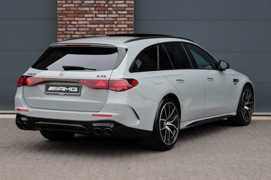 Mercedes-Benz E-Klasse Estate AMG 53 4MATIC+ Premium+ | Hyperscreen | Achterasbesturing | Distronic+ | Stoelventilatie | Trekhaak | 3D-Display | Panoramadak | Digital Light | Burmester |