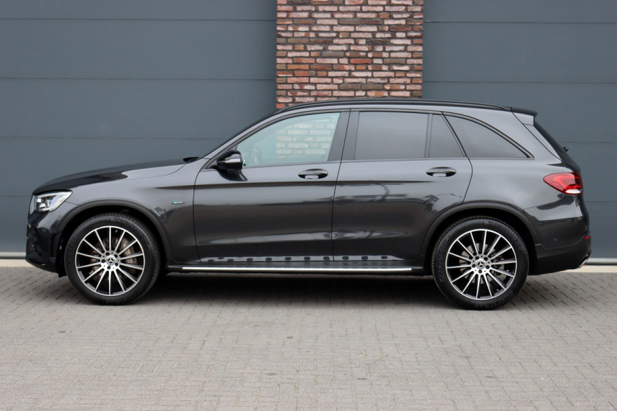 Mercedes-Benz GLC 300e 4MATIC AMG Line Premium+ | Luchtvering | Massage | Panoramadak | Trekhaak | Distronic+ | Stoelverwarming V+A | Memory | Surround Camera | Burmester | Augmented Reality |