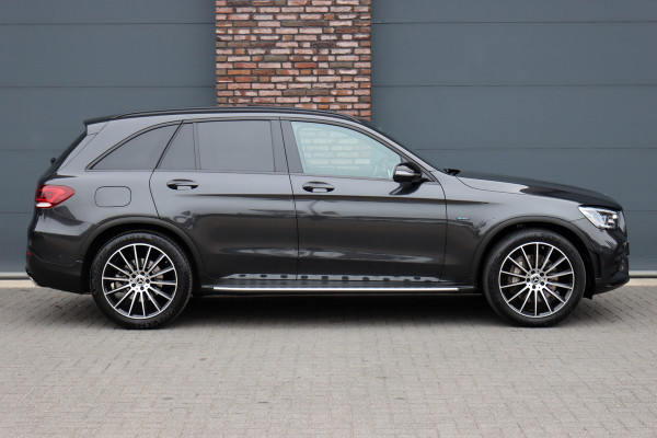 Mercedes-Benz GLC 300e 4MATIC AMG Line Premium+ | Luchtvering | Massage | Panoramadak | Trekhaak | Distronic+ | Stoelverwarming V+A | Memory | Surround Camera | Burmester | Augmented Reality |