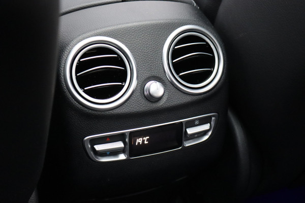 Mercedes-Benz GLC 300e 4MATIC AMG Line Premium+ | Luchtvering | Massage | Panoramadak | Trekhaak | Distronic+ | Stoelverwarming V+A | Memory | Surround Camera | Burmester | Augmented Reality |