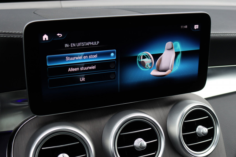 Mercedes-Benz GLC 300e 4MATIC AMG Line Premium+ | Luchtvering | Massage | Panoramadak | Trekhaak | Distronic+ | Stoelverwarming V+A | Memory | Surround Camera | Burmester | Augmented Reality |