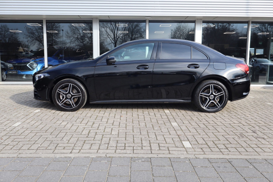 Mercedes-Benz A-Klasse 250 e Business Limousine AMG Limited 218 Pk / Navi / Widescreen / Sfeerverlichting / Full Led / Cruise.