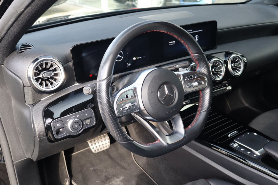 Mercedes-Benz A-Klasse 250 e Business Limousine AMG Limited 218 Pk / Navi / Widescreen / Sfeerverlichting / Full Led / Cruise.