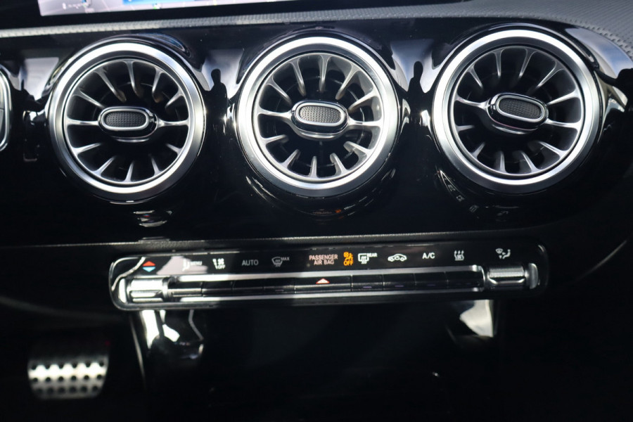 Mercedes-Benz A-Klasse 250 e Business Limousine AMG Limited 218 Pk / Navi / Widescreen / Sfeerverlichting / Full Led / Cruise.