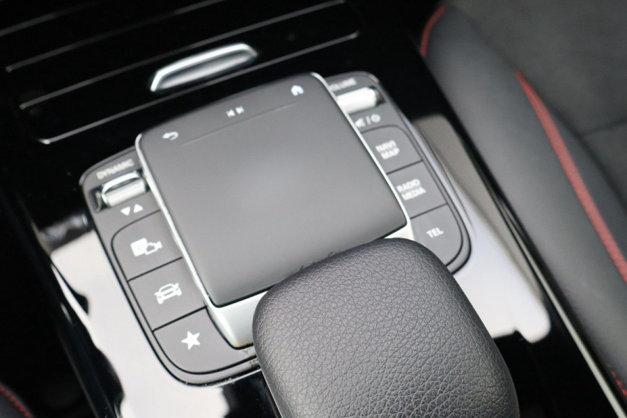 Mercedes-Benz A-Klasse 250 e Business Limousine AMG Limited 218 Pk / Navi / Widescreen / Sfeerverlichting / Full Led / Cruise.