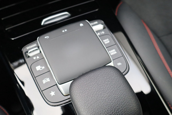 Mercedes-Benz A-Klasse 250 e Business Limousine AMG Limited 218 Pk / Navi / Widescreen / Sfeerverlichting / Full Led / Cruise.