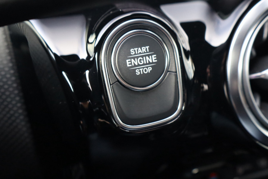 Mercedes-Benz A-Klasse 250 e Business Limousine AMG Limited 218 Pk / Navi / Widescreen / Sfeerverlichting / Full Led / Cruise.