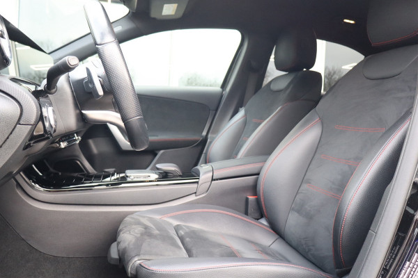 Mercedes-Benz A-Klasse 250 e Business Limousine AMG Limited 218 Pk / Navi / Widescreen / Sfeerverlichting / Full Led / Cruise.