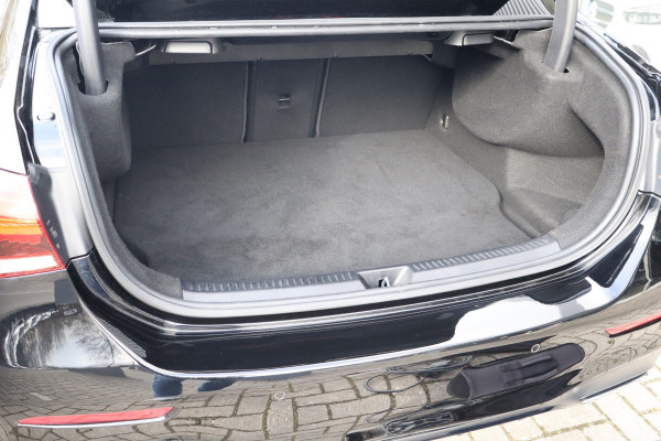 Mercedes-Benz A-Klasse 250 e Business Limousine AMG Limited 218 Pk / Navi / Widescreen / Sfeerverlichting / Full Led / Cruise.