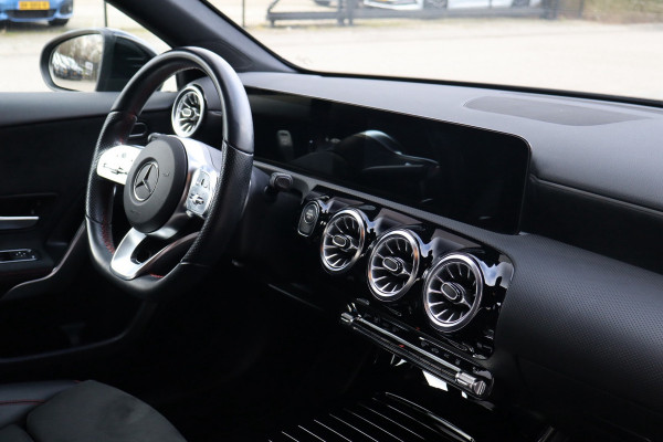 Mercedes-Benz A-Klasse 250 e Business Limousine AMG Limited 218 Pk / Navi / Widescreen / Sfeerverlichting / Full Led / Cruise.