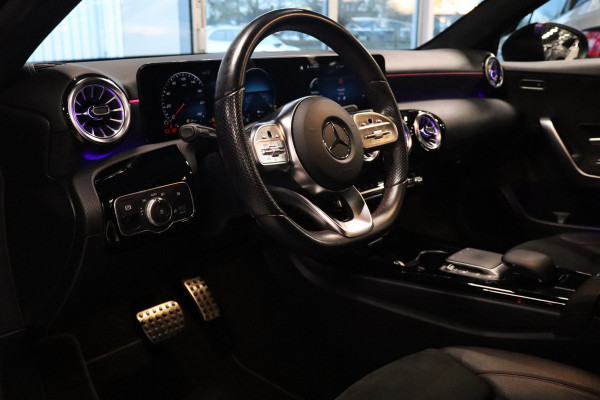 Mercedes-Benz A-Klasse 250 e Business Limousine AMG Limited 218 Pk / Navi / Widescreen / Sfeerverlichting / Full Led / Cruise.