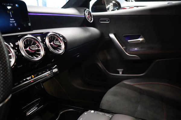 Mercedes-Benz A-Klasse 250 e Business Limousine AMG Limited 218 Pk / Navi / Widescreen / Sfeerverlichting / Full Led / Cruise.