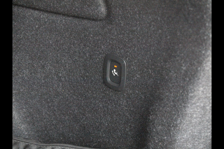 Volvo XC40 Recharge P8 AWD R-Design | SOH 92% | Panoramadak | Trekhaak | Apple Carplay | Cruise Control |