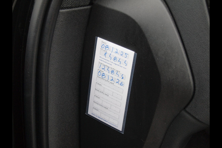 Volvo XC40 Recharge P8 AWD R-Design | SOH 92% | Panoramadak | Trekhaak | Apple Carplay | Cruise Control |