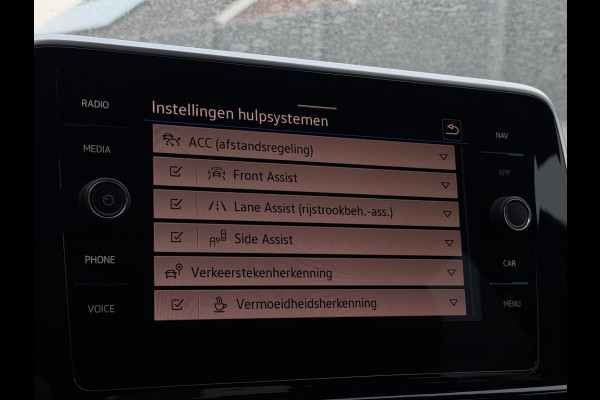 Volkswagen T-Roc 1.5 TSI 3x R-Line Panorama CarPlay