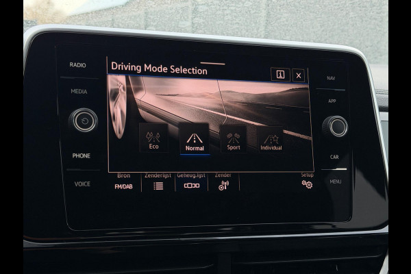 Volkswagen T-Roc 1.5 TSI 3x R-Line Panorama CarPlay