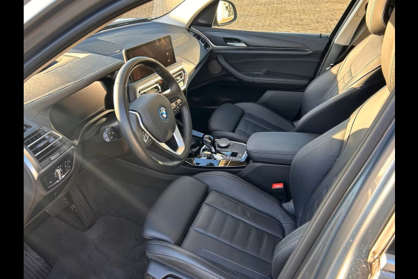 BMW X3 xDrive30e ** LASER, LEDER, PANORAMA, TREKH, HuD, H&K SOUND, 19-inch LMV ** 1e EIG - Slechts 18.600km. ** ** INFORMEER OOK NAAR ONZE AANTREKKELIJKE FINANCIAL-LEASE TARIEVEN **