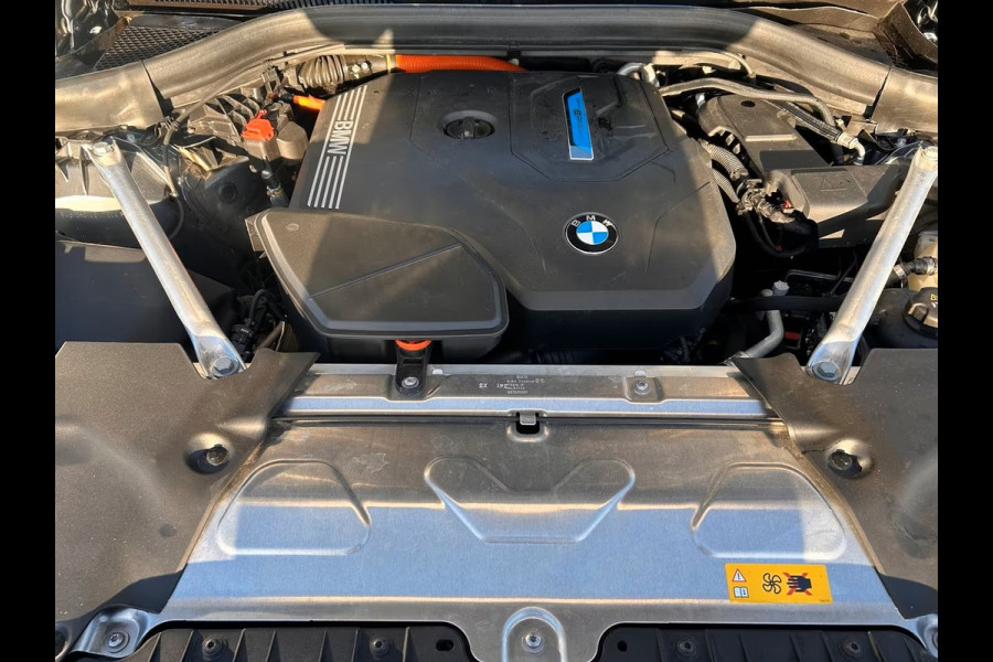 BMW X3 xDrive30e ** LASER, LEDER, PANORAMA, TREKH, HuD, H&K SOUND, 19-inch LMV ** 1e EIG - Slechts 18.600km. ** ** INFORMEER OOK NAAR ONZE AANTREKKELIJKE FINANCIAL-LEASE TARIEVEN **