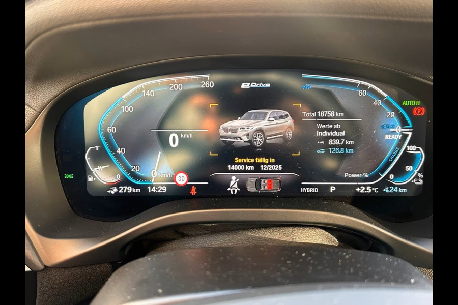 BMW X3 xDrive30e ** LASER, LEDER, PANORAMA, TREKH, HuD, H&K SOUND, 19-inch LMV ** 1e EIG - Slechts 18.600km. ** ** INFORMEER OOK NAAR ONZE AANTREKKELIJKE FINANCIAL-LEASE TARIEVEN **