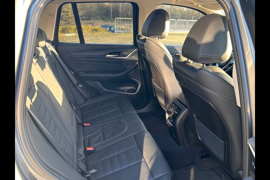 BMW X3 xDrive30e ** LASER, LEDER, PANORAMA, TREKH, HuD, H&K SOUND, 19-inch LMV ** 1e EIG - Slechts 18.600km. ** ** INFORMEER OOK NAAR ONZE AANTREKKELIJKE FINANCIAL-LEASE TARIEVEN **