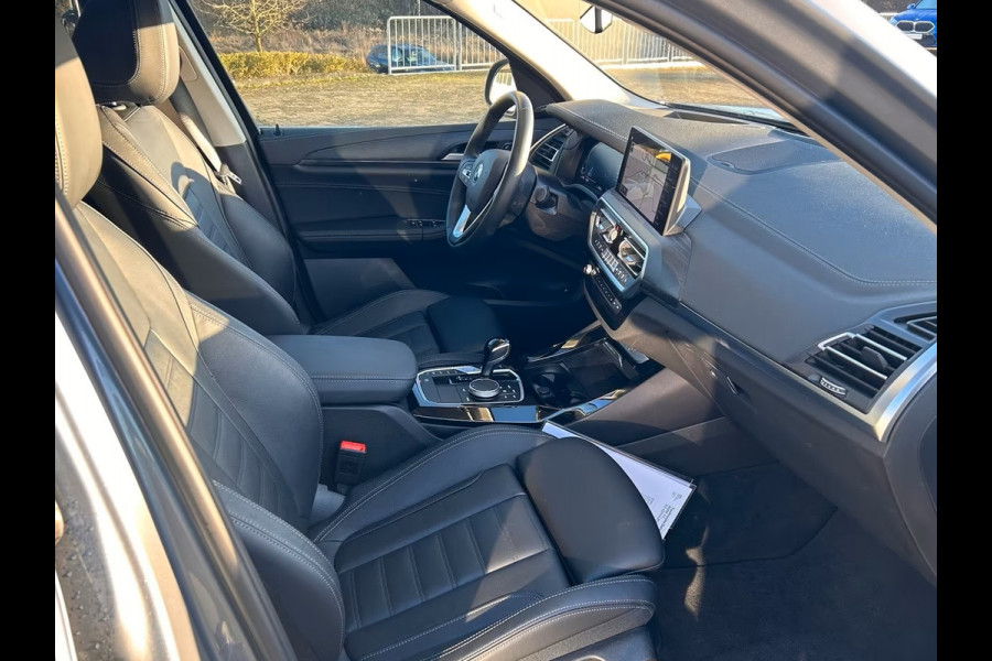 BMW X3 xDrive30e ** LASER, LEDER, PANORAMA, TREKH, HuD, H&K SOUND, 19-inch LMV ** 1e EIG - Slechts 18.600km. ** ** INFORMEER OOK NAAR ONZE AANTREKKELIJKE FINANCIAL-LEASE TARIEVEN **