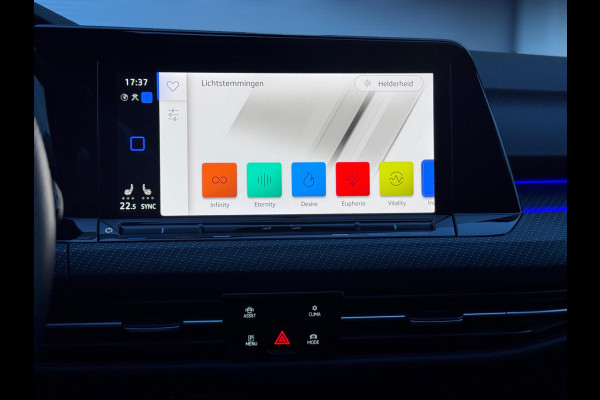 Volkswagen Golf 1.5 eTSI R-Line Pano/Matrix/IQ.Light