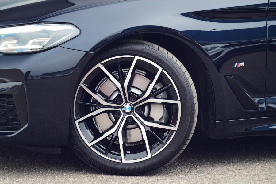 BMW 5 Serie Touring 530i Business Edition Plus / M-Sport / 34dkm NAP / Elek. Trekhaak / Pano / Harman Kardon / Nw.pr. € 94.000!