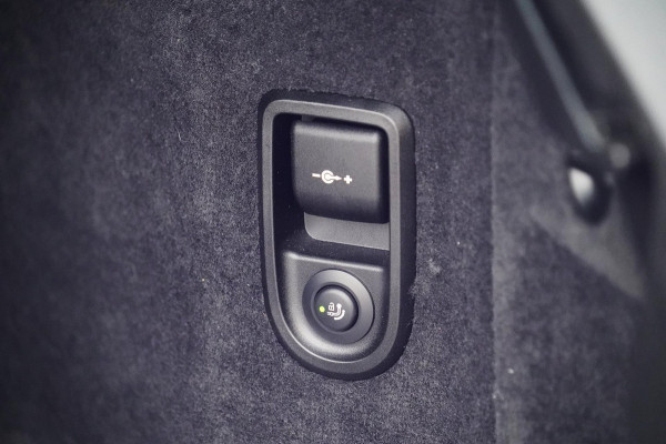 BMW 5 Serie Touring 530i Business Edition Plus / M-Sport / 34dkm NAP / Elek. Trekhaak / Pano / Harman Kardon / Nw.pr. € 94.000!