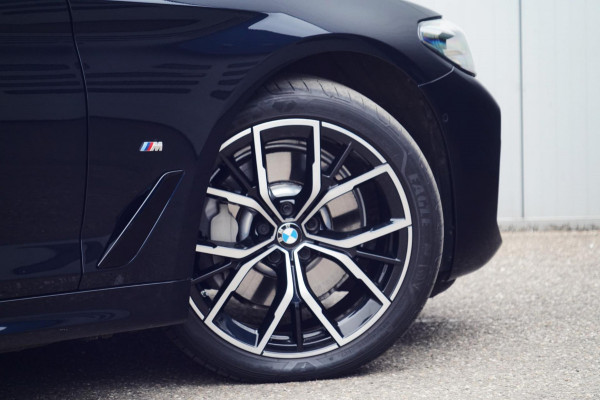 BMW 5 Serie Touring 530i Business Edition Plus / M-Sport / 34dkm NAP / Elek. Trekhaak / Pano / Harman Kardon / Nw.pr. € 94.000!