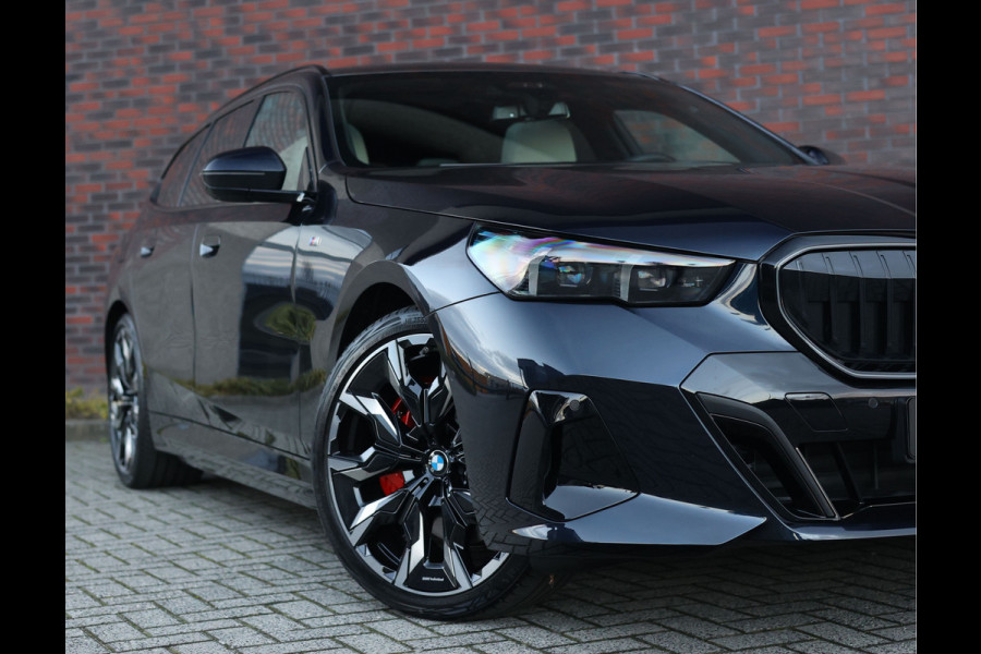 BMW 5 Serie Touring 550e xDrive | Carbonzwart - Bow&Wil - Trekhaak