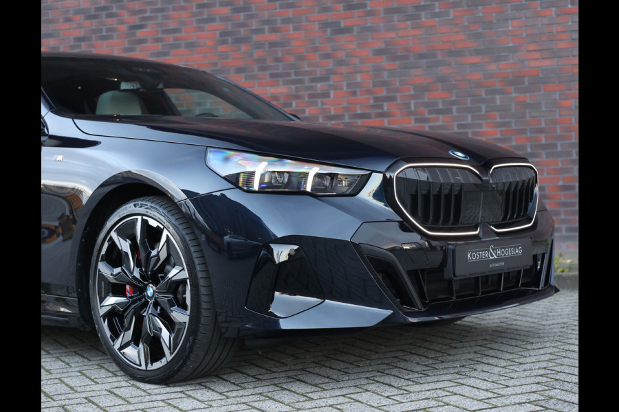 BMW 5 Serie Touring 550e xDrive | Carbonzwart - Bow&Wil - Trekhaak