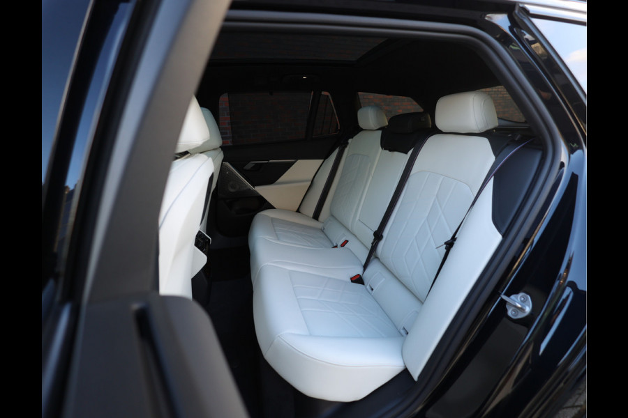 BMW 5 Serie Touring 550e xDrive | Carbonzwart - Bow&Wil - Trekhaak