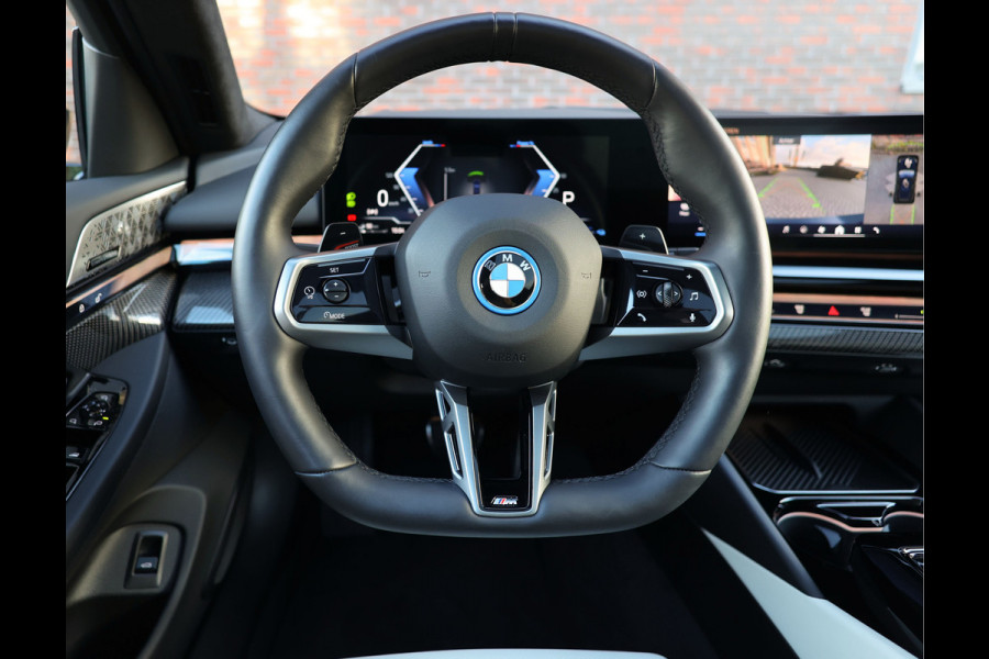 BMW 5 Serie Touring 550e xDrive | Carbonzwart - Bow&Wil - Trekhaak
