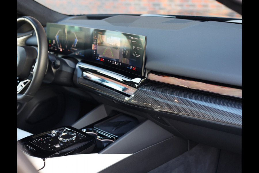 BMW 5 Serie Touring 550e xDrive | Carbonzwart - Bow&Wil - Trekhaak
