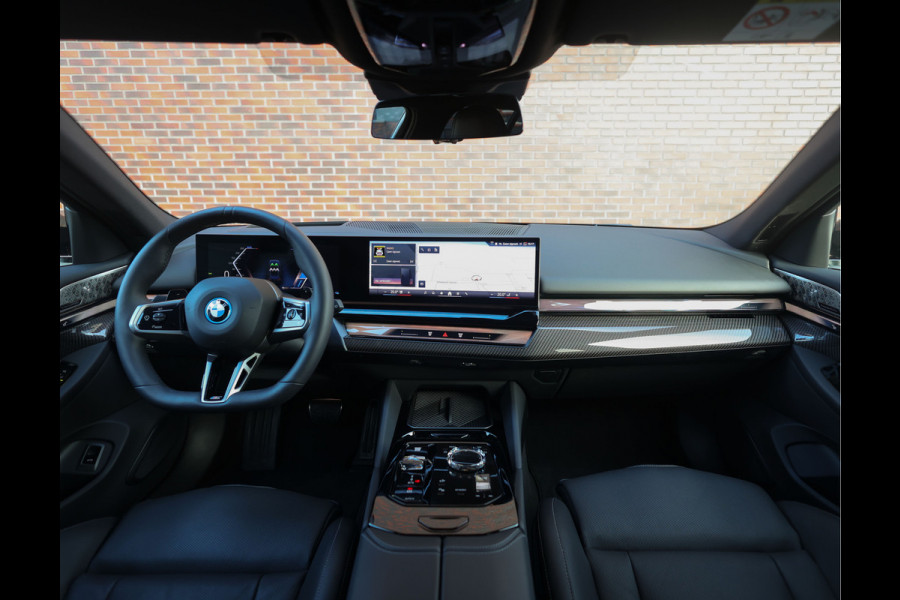 BMW 5 Serie Touring 550e xDrive | M Sport Pro - Pano - Trekhaak - HUD