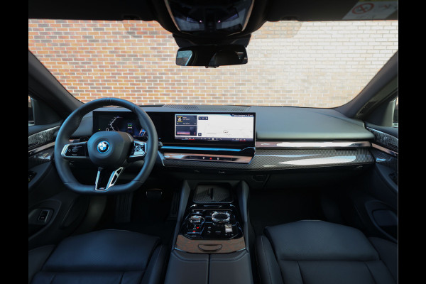BMW 5 Serie Touring 550e xDrive | M Sport Pro - Pano - Trekhaak - HUD