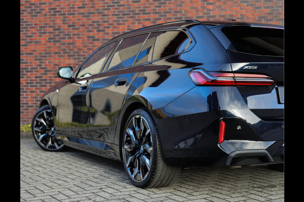 BMW 5 Serie Touring 550e xDrive | M Sport Pro - Pano - Trekhaak - HUD