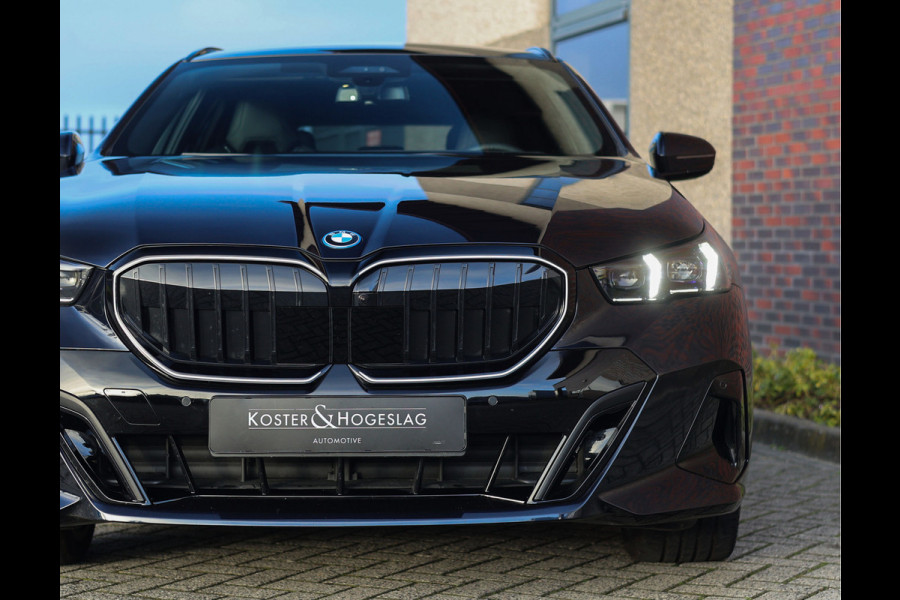 BMW 5 Serie Touring 550e xDrive | M Sport Pro - Pano - Trekhaak - HUD