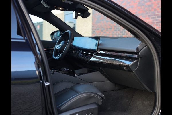 BMW 5 Serie Touring 550e xDrive | M Sport Pro - Pano - Trekhaak - HUD