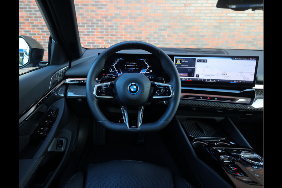 BMW 5 Serie Touring 550e xDrive | M Sport Pro - Pano - Trekhaak - HUD