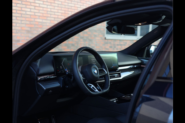 BMW 5 Serie Touring 550e xDrive | M Sport Pro - Pano - Trekhaak - HUD